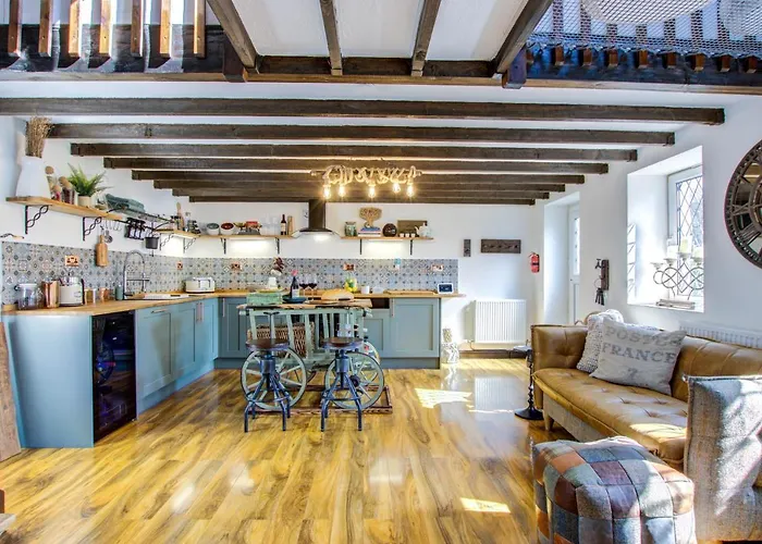 Unique Cottage The Old Stables Pembrokeshire Sleeps 8 - Welsh Tourist Board Award 5 Stars