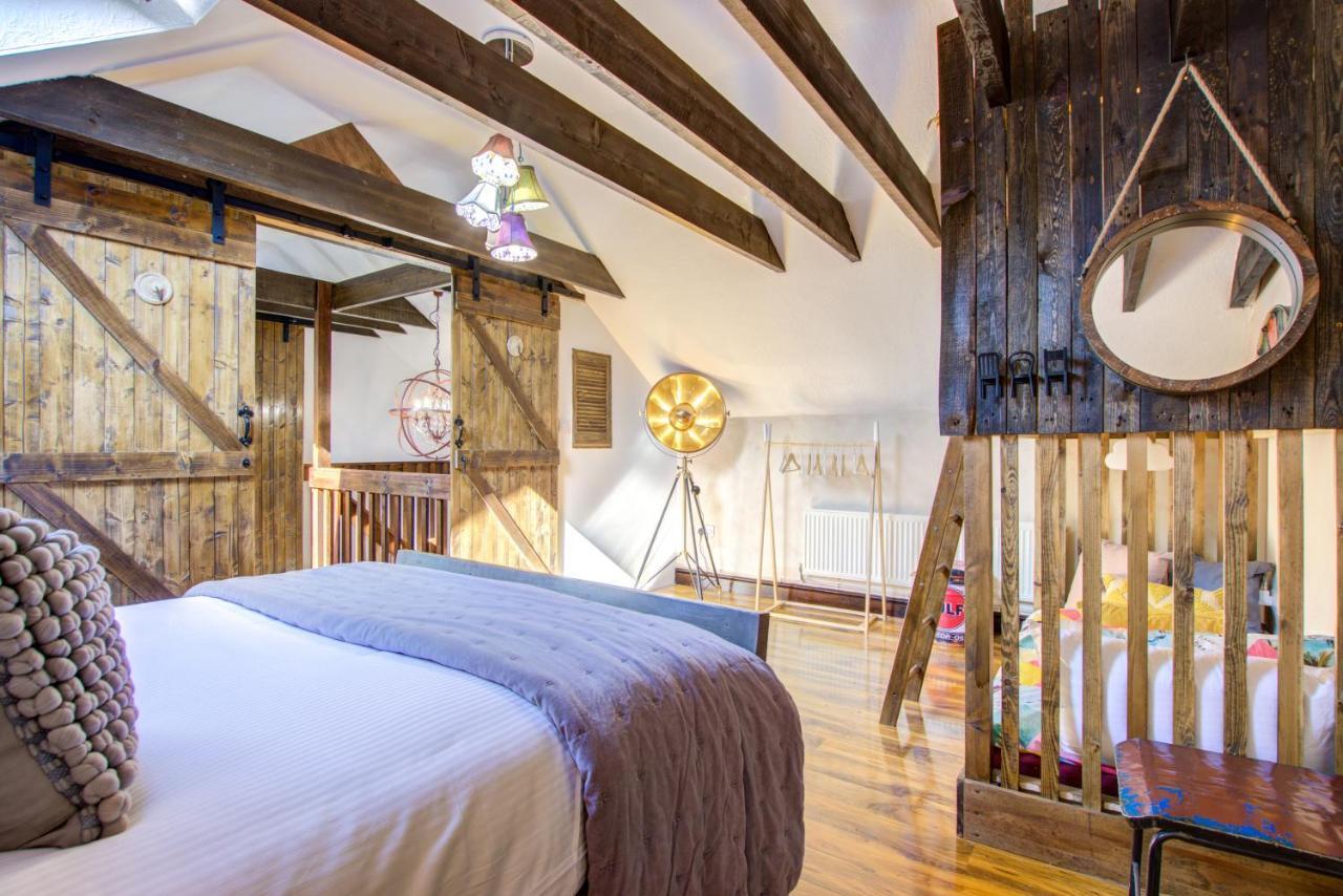 Unique The Old Stables Pembrokeshire Sleeps 8 - Welsh Tourist Board Award 5 Stars Holiday home *