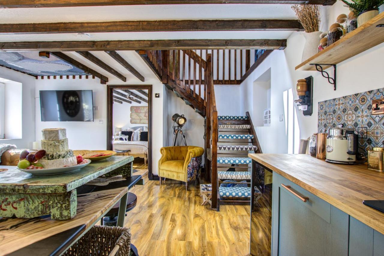 Unique The Old Stables Pembrokeshire Sleeps 8 - Welsh Tourist Board Award 5 Stars * Pembroke