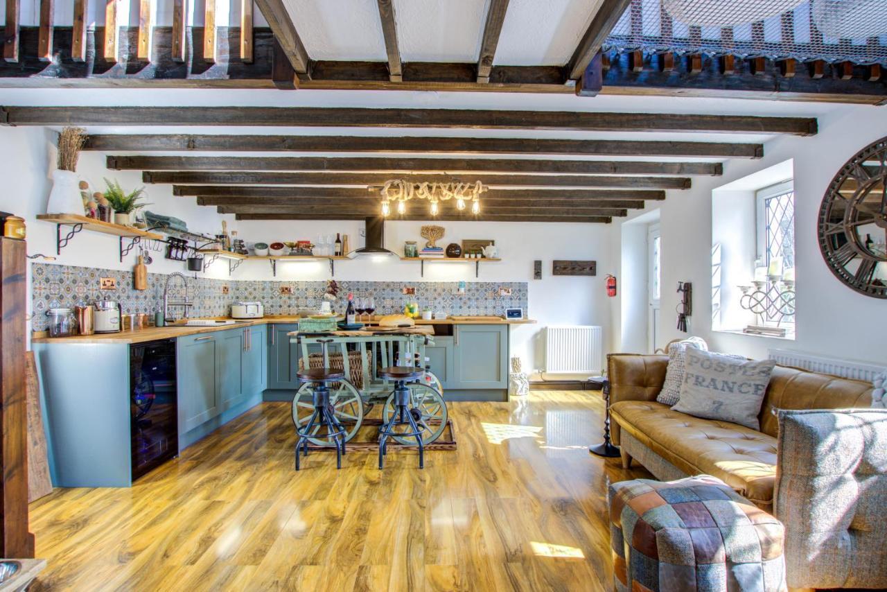 Holiday home Unique The Old Stables Pembrokeshire Sleeps 8 - Welsh Tourist Board Award 5 Stars *