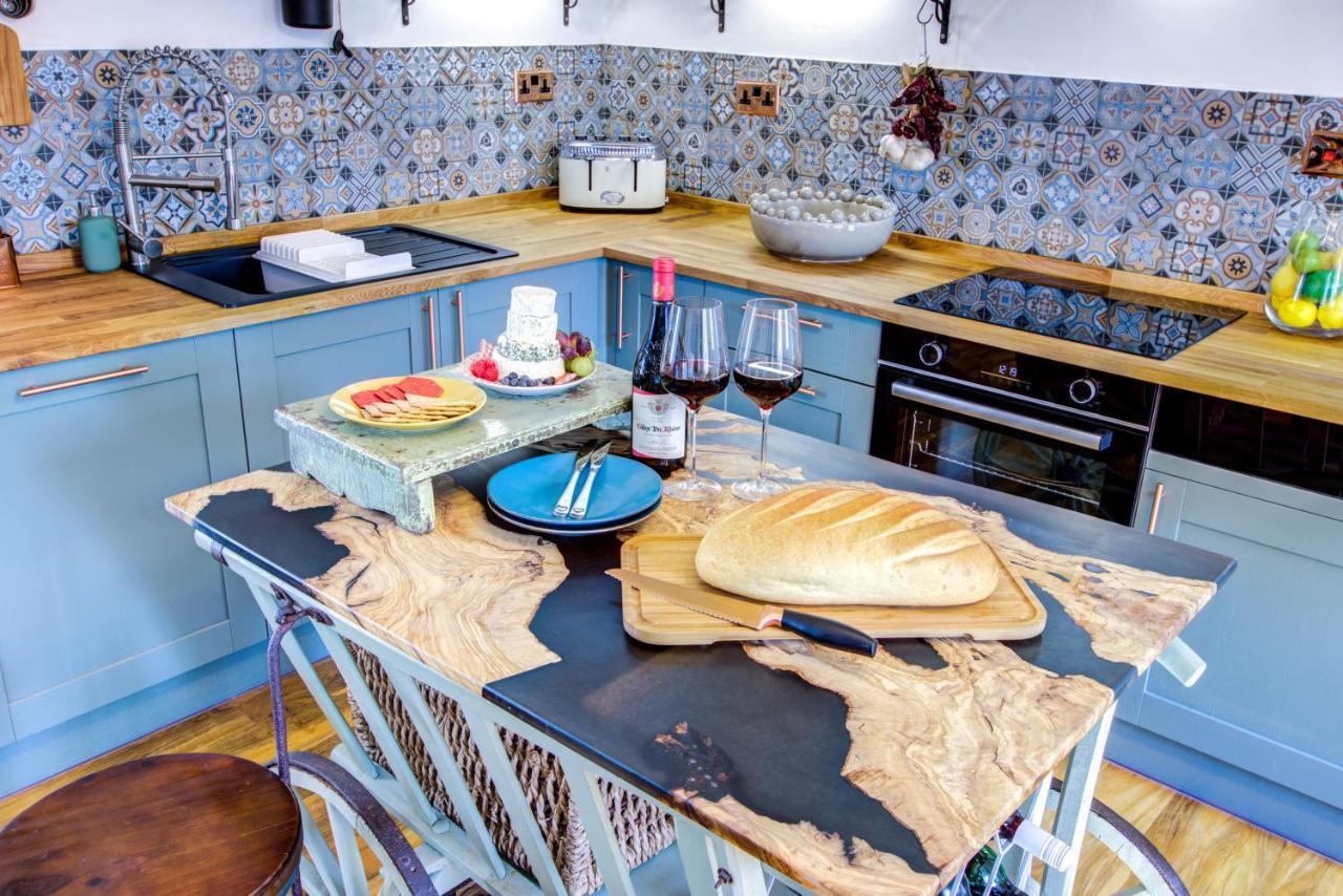 Unique The Old Stables Pembrokeshire Sleeps 8 - Welsh Tourist Board Award 5 Stars Holiday home Pembroke