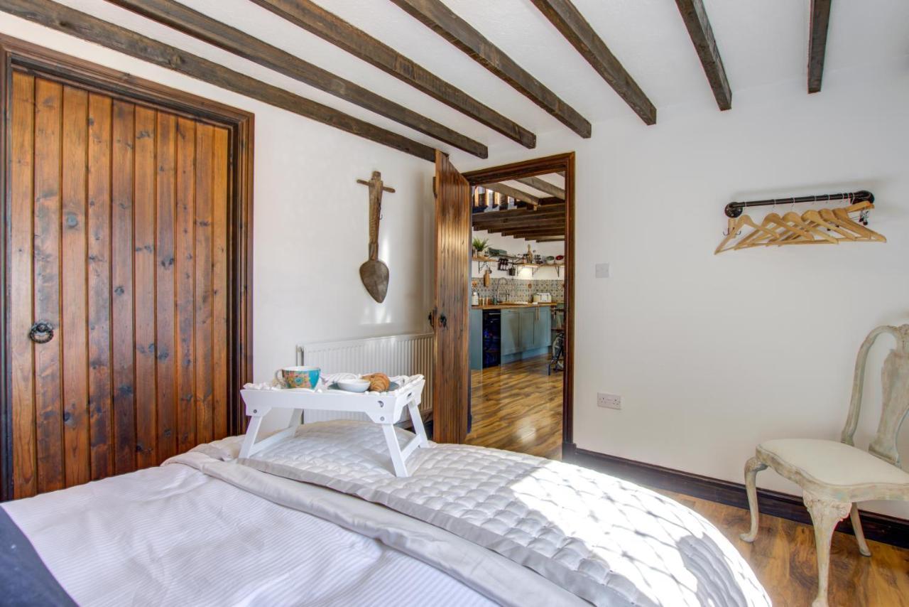 Unique The Old Stables Pembrokeshire Sleeps 8 - Welsh Tourist Board Award 5 Stars Holiday home *