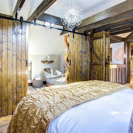 Unique Cottage The Old Stables Pembrokeshire Sleeps 8 - Welsh Tourist Board Award 5 Stars Exterior photo